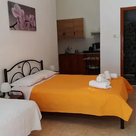 Melia Studio 2 Seafront Apartment Loutraki  Exterior photo
